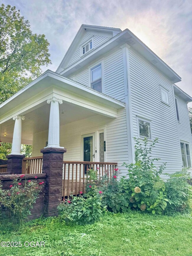 550406098_1314469210470420_2157274422273