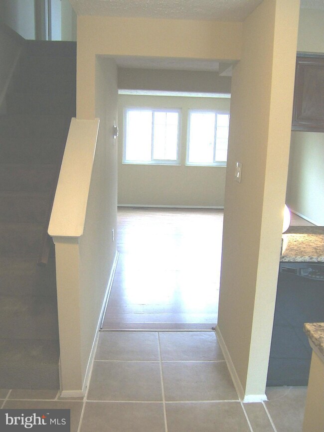 19462 Zinnia Cir, Germantown, MD 20876 - photo 3