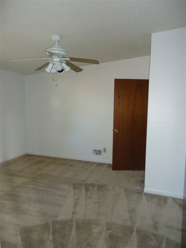 900 Vernon Dr, Jacksonville, NC 28540 - photo 2