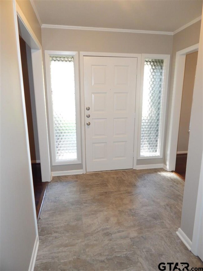 1600 1600 Yosemite, Tyler, TX 75703 - photo 3