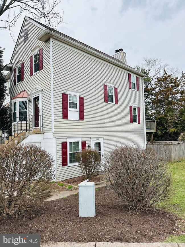 4002 Spring Run Ct unit 1A, Chantilly, VA 20151 - photo 2