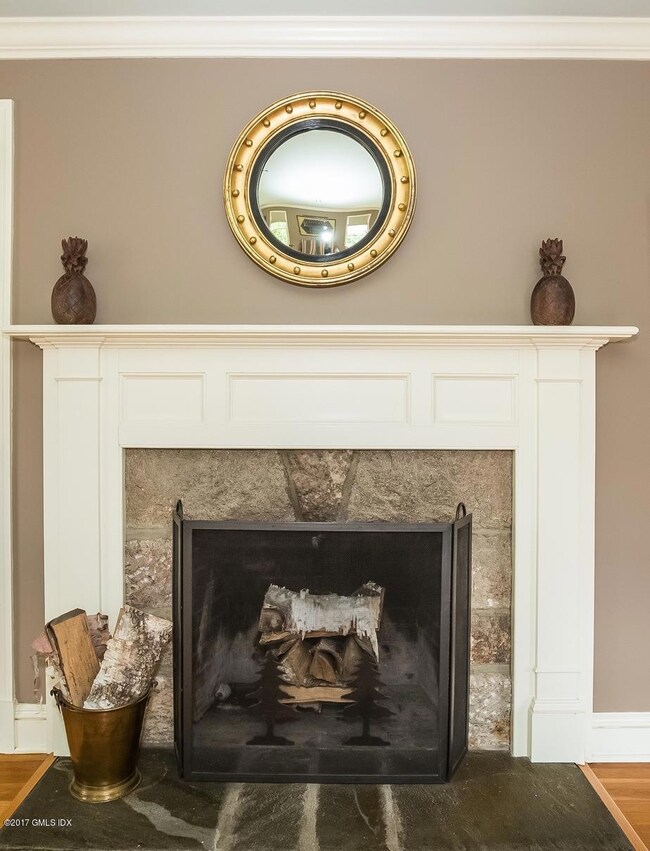 001-Living_Room-4767174-medium4x3