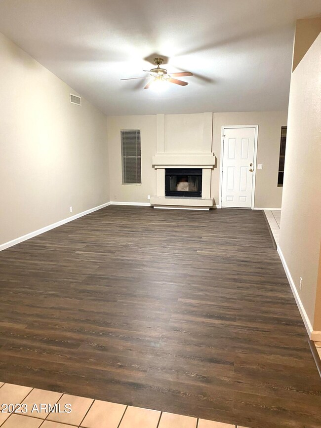Family room w/Fireplace