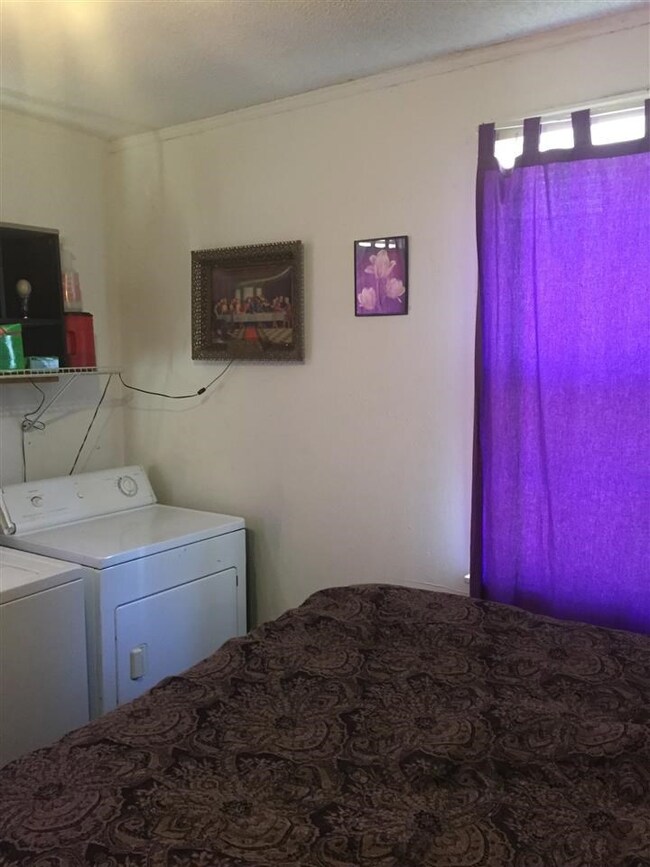 Does have Washer and Dryer connection