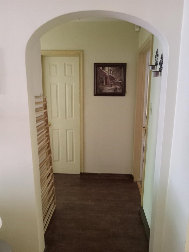 Hallway to BR