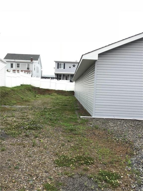 202 W Phillips St, Coaldale, PA 18218 - photo 6