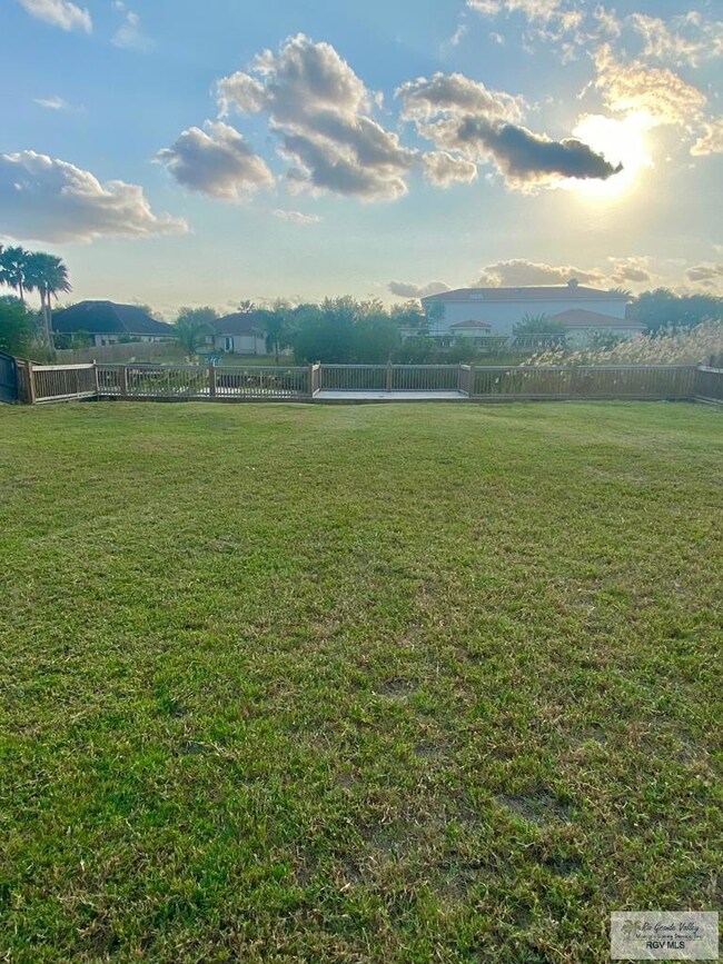 3233 Dusk Dr, Brownsville, TX 78520 - photo 3