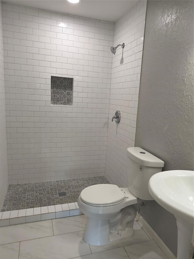 2305 55th St unit 5, Galveston, TX 77551 - photo 7