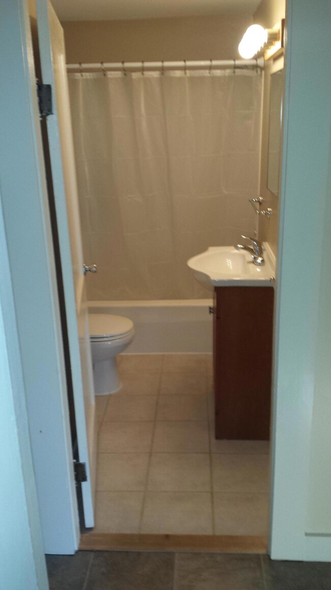 6Apt Bathroom