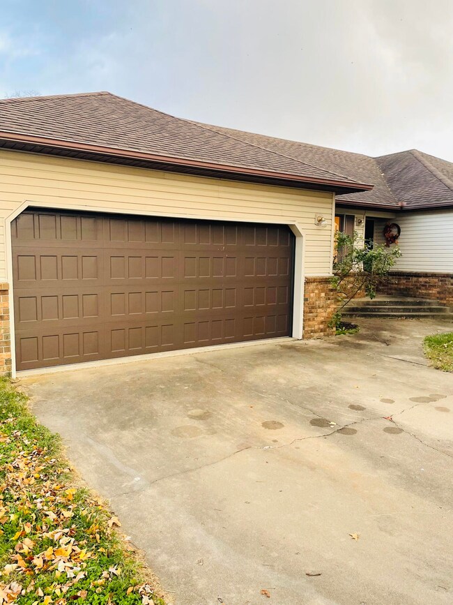 206 S Birum Ave, Bolivar, MO 65613 - photo 4