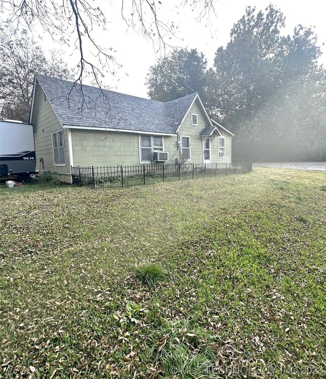 Angle view of the front.