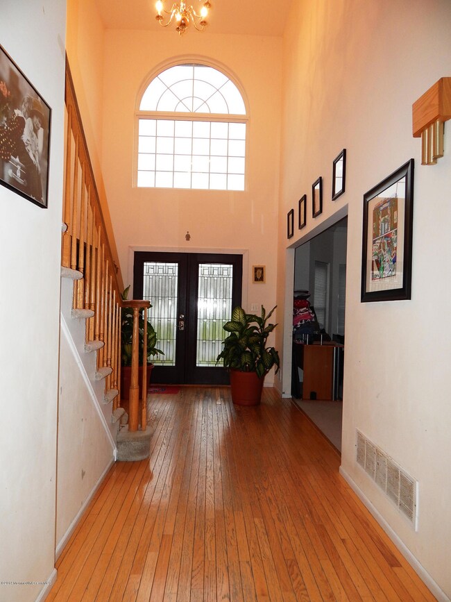 4 tudor foyer 2