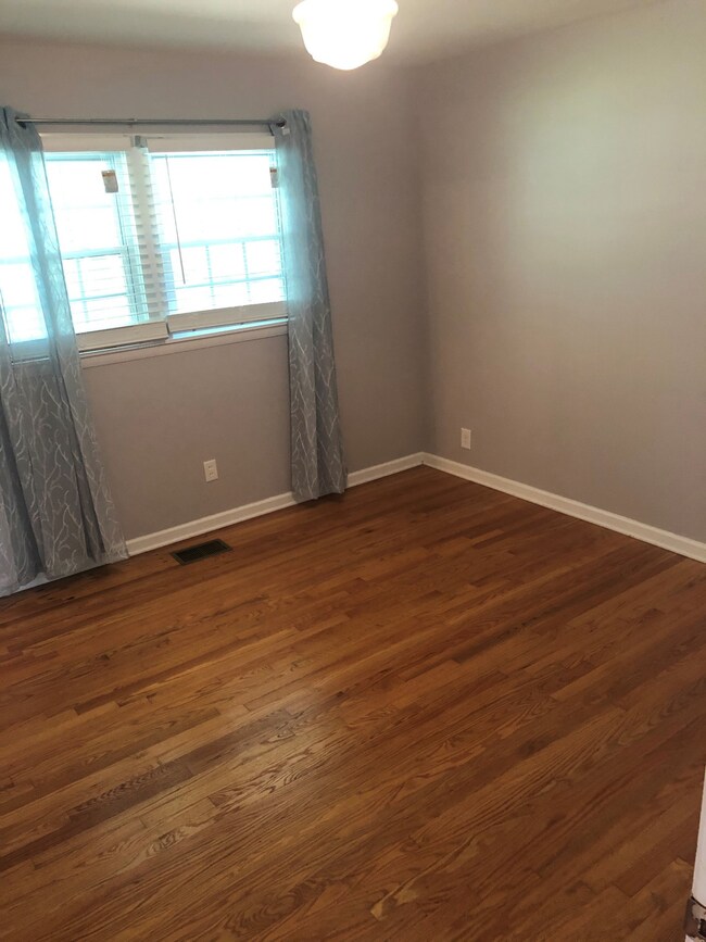 307 Rolling Rd, Shelbyville, TN 37160 - photo 2