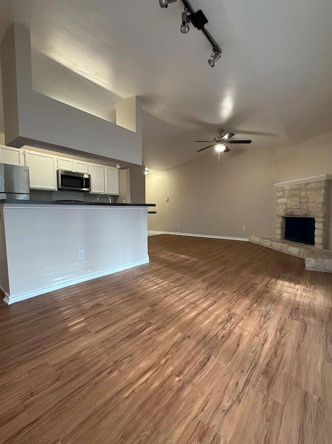 6804 N Capital of Texas Hwy unit 523, Austin, TX 78731 - photo 4