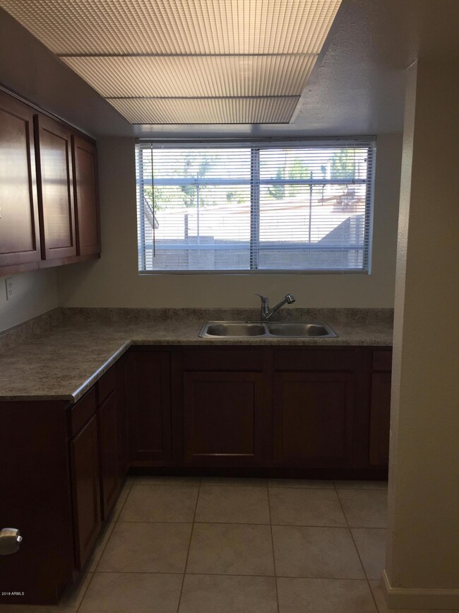 2309 N 28th St unit 5, Phoenix, AZ 85008 - photo 4