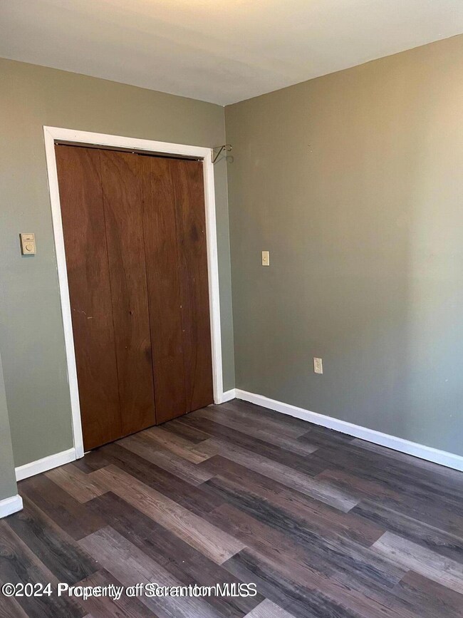 201 Railroad St, Old Forge, PA 18518 - photo 6