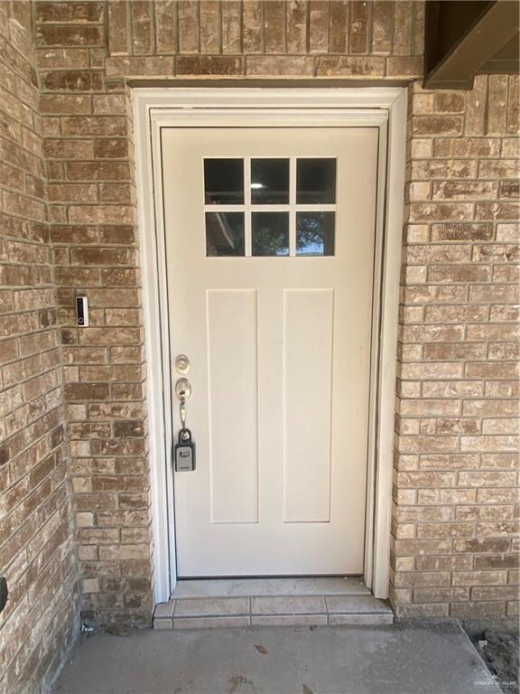 519 Tulip Cir, Alamo, TX 78516 - photo 2