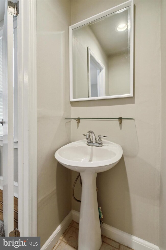 2443 Wynnefield Dr, Havertown, PA 19083 - photo 7