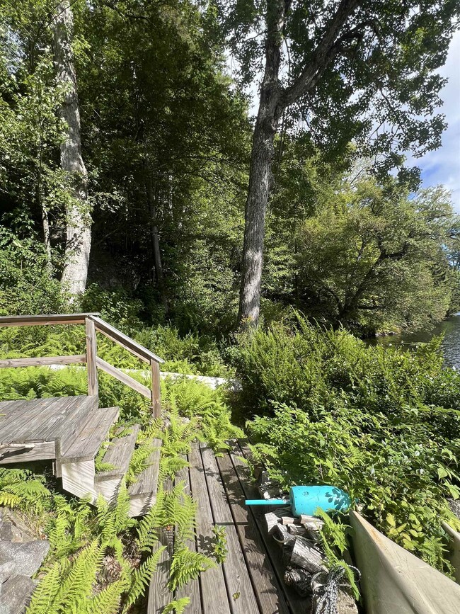 184 W Lake Rd, Wilmington, VT 05363 - photo 7