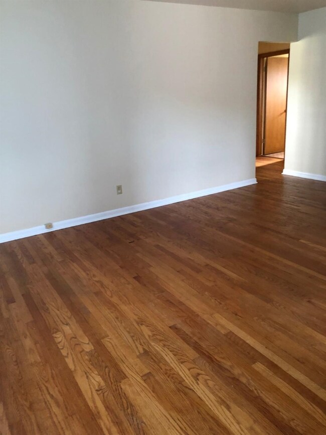 8340 Cottage Grove Place, Highland, IN 46322 - photo 5