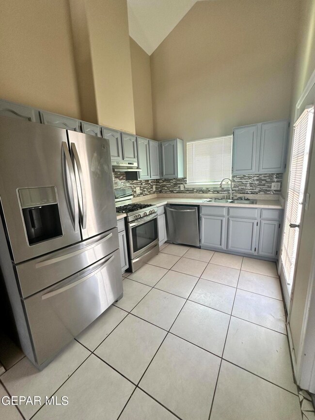 608 Orchid Dr, Horizon City, TX 79928 - photo 2