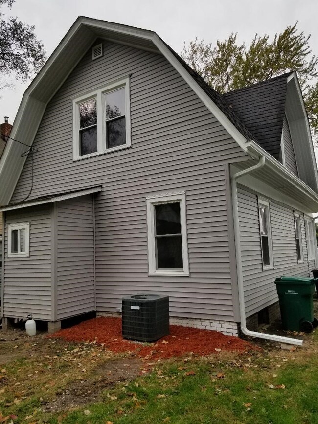 811 F St, La Porte, IN 46350 - photo 3