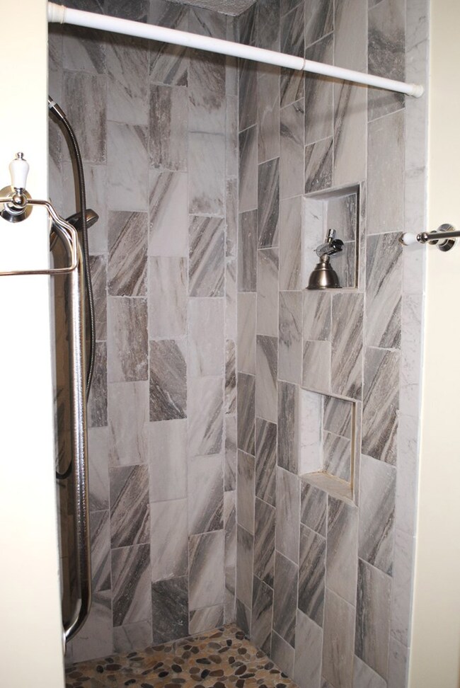 1012 Avenue C, Fredericksburg, TX 78624 - photo 6