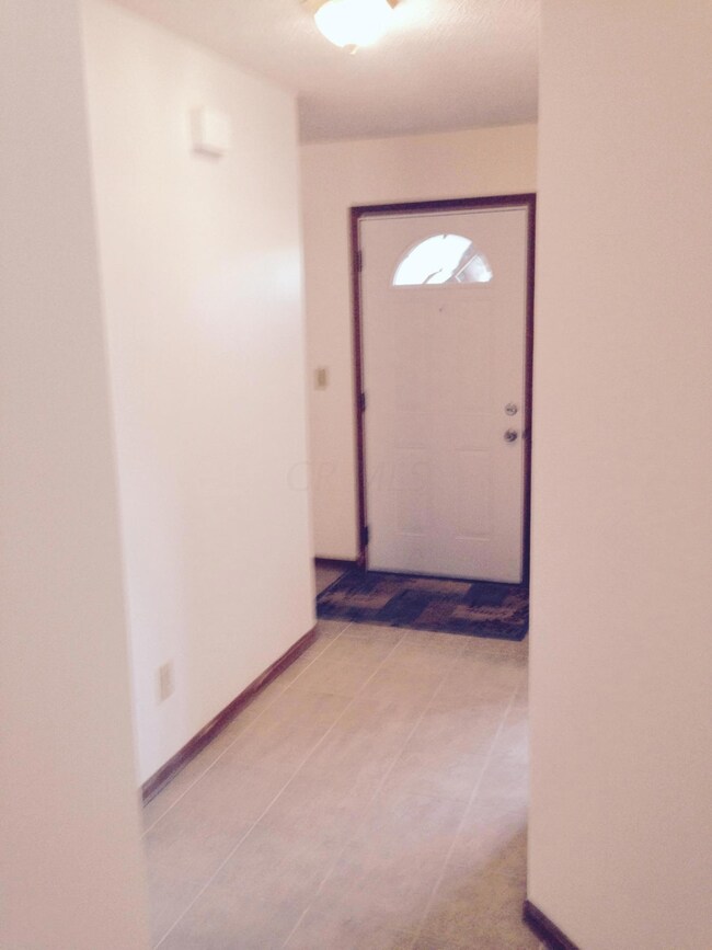 895 Crevis Ln, Columbus, OH 43228 - photo 7