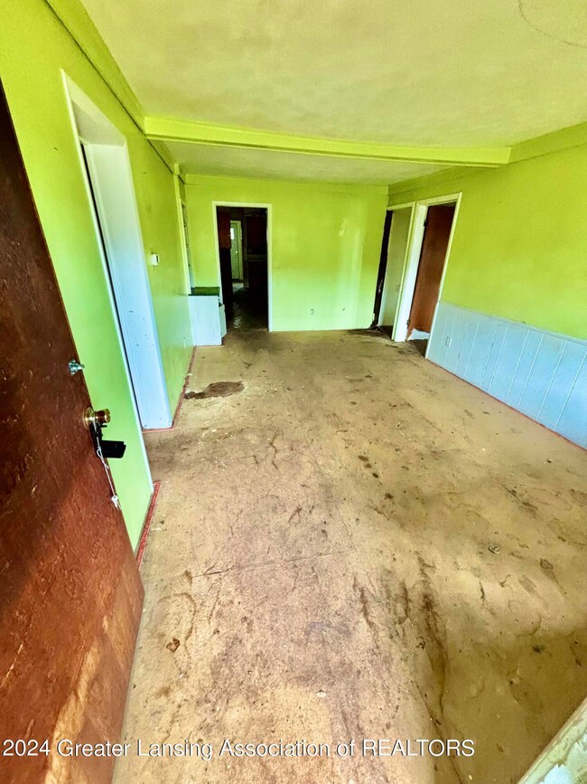 334 W Holmes Rd, Lansing, MI 48910 - photo 5