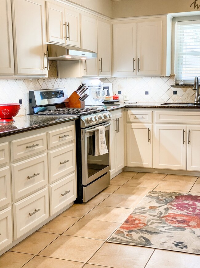 2624 Del Monte Ave, Bay City, TX 77414 - photo 6