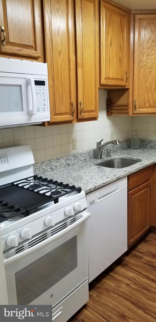 10547 Twin Rivers Rd unit C1, Columbia, MD 21044 - photo 3