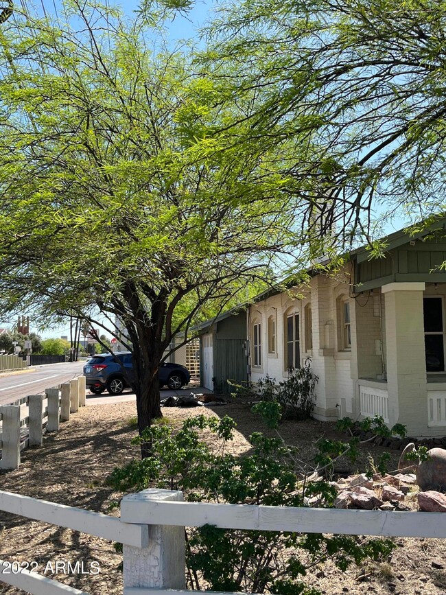 2549 N Mitchell St, Phoenix, AZ 85006 - photo 5