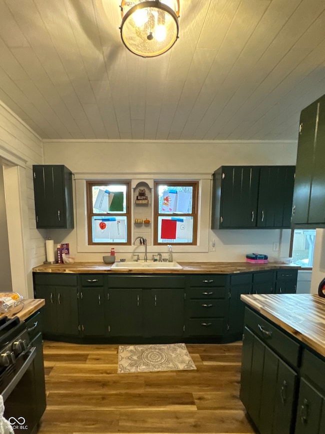 501 W Washington St, Waynetown, IN 47990 - photo 2