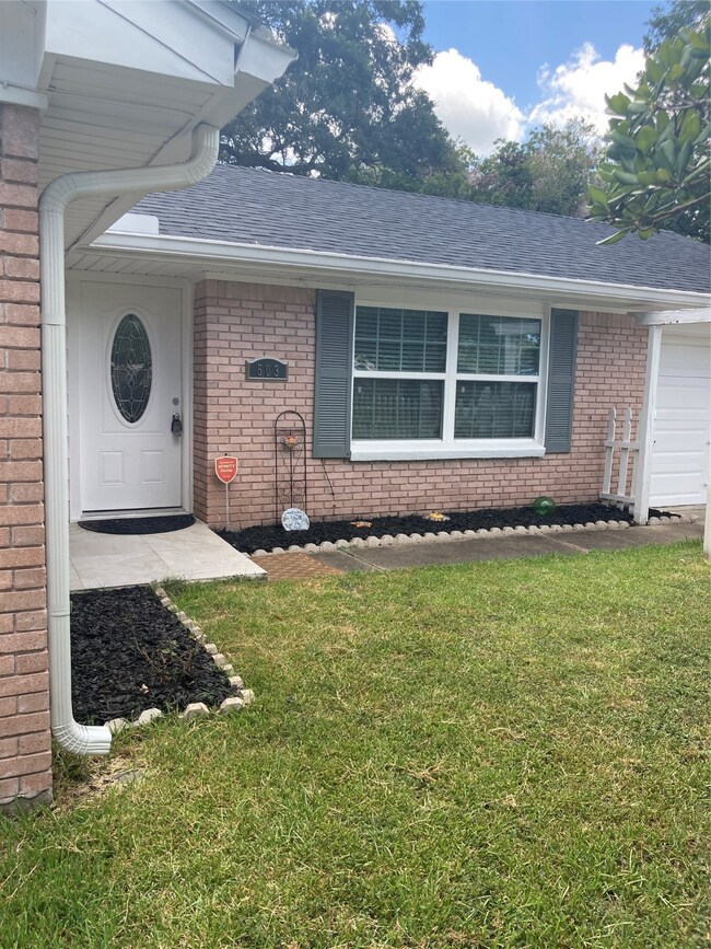 503 S Jack St, Alvin, TX 77511 - photo 3