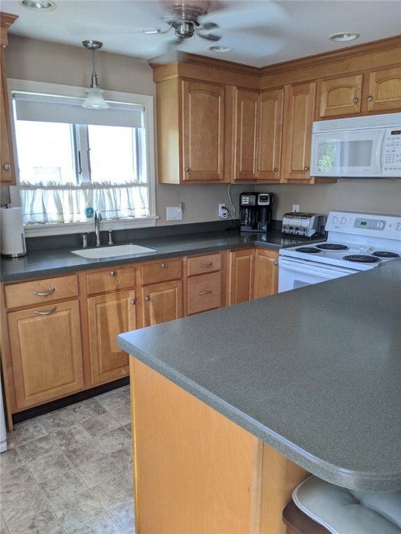 Updated eat-in kitchen with large peninsula with s