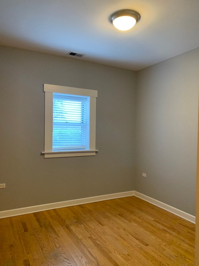 2737 W Arthur Ave unit G, Chicago, IL 60645 - photo 5