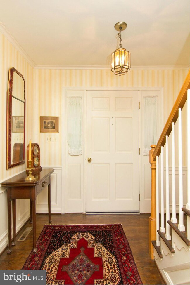 1328 Woodridge Ln, Sykesville, MD 21784 - photo 2