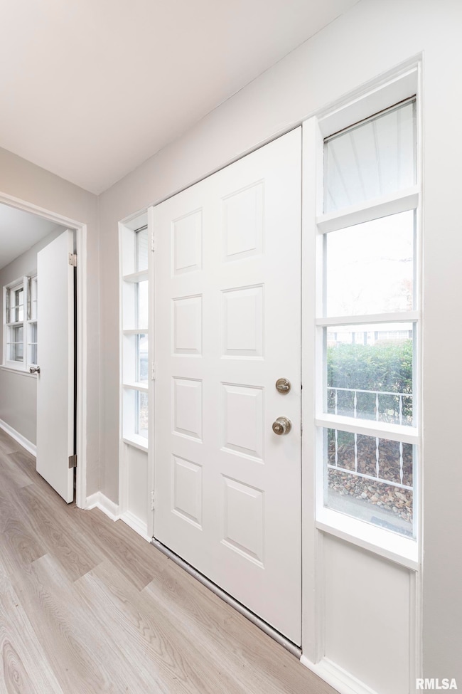 324 W Ivy Ln, Peoria, IL 61614 - photo 5