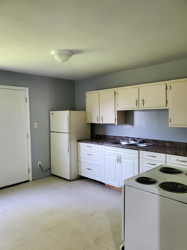 3203 Kelsey Ave, Elkhart, IN 46517 - photo 3