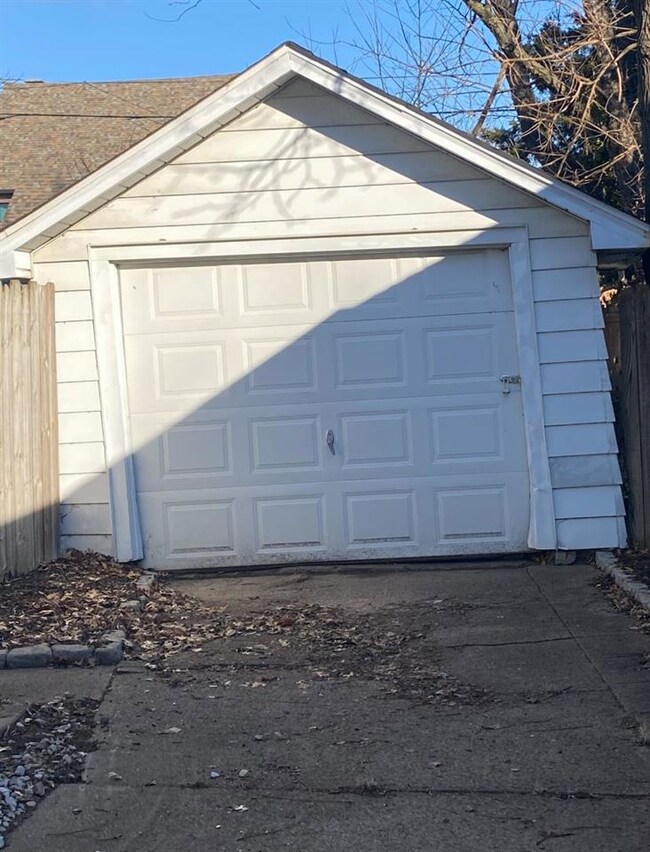 322 S 22nd St, Terre Haute, IN 47803 - photo 4