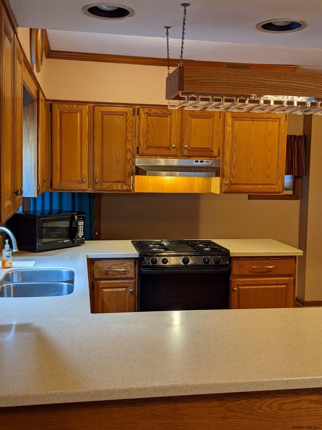 22 Cuthbert St, Schenectady, NY 12302 - photo 4