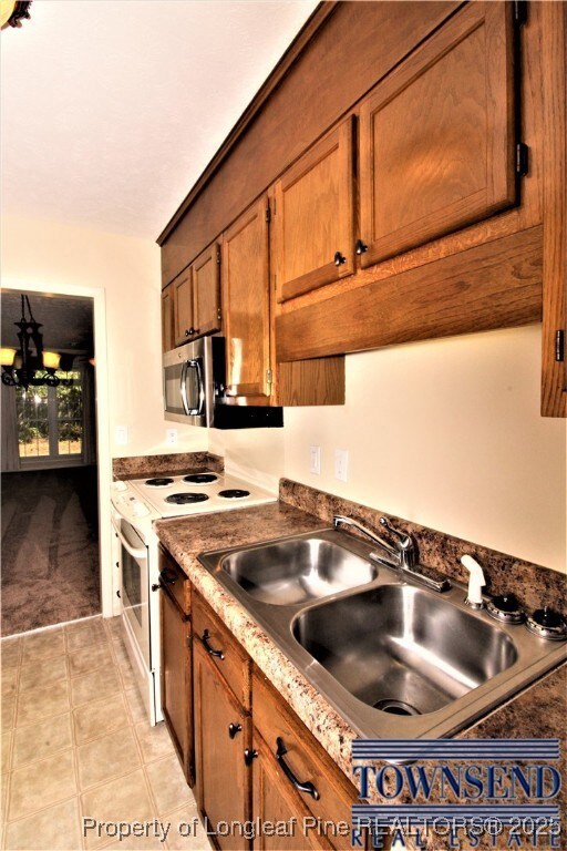 2712 Helaman Ct unit 13, Fayetteville, NC 28303 - photo 3