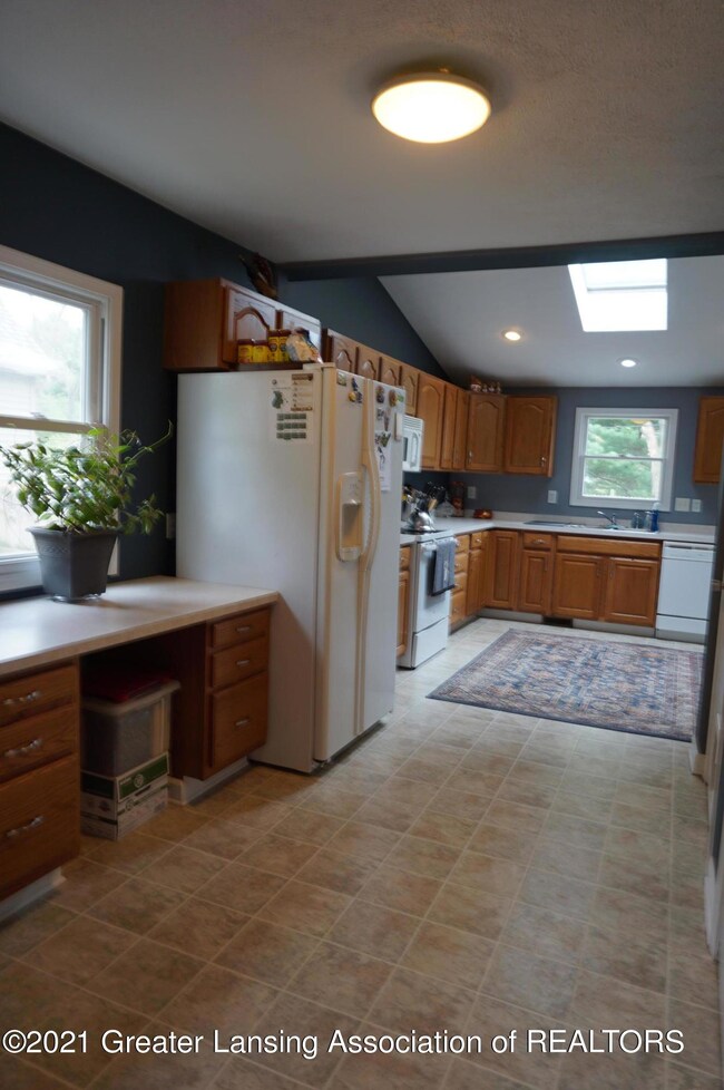 556 Brookland Blvd, Lansing, MI 48910 - photo 7