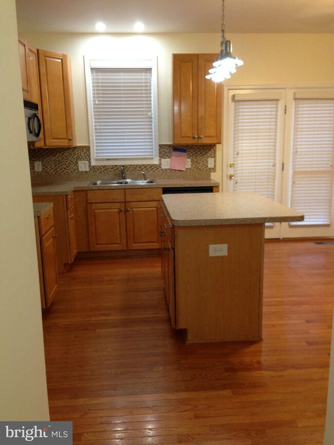 895 Chestnut Tree Dr, Annapolis, MD 21409 - photo 3