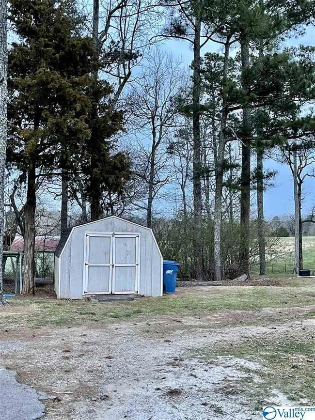690 Whitaker Rd, Grant, AL 35747 - photo 5
