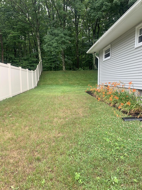 14 Westwood Dr, Auburn, MA 01501 - photo 4