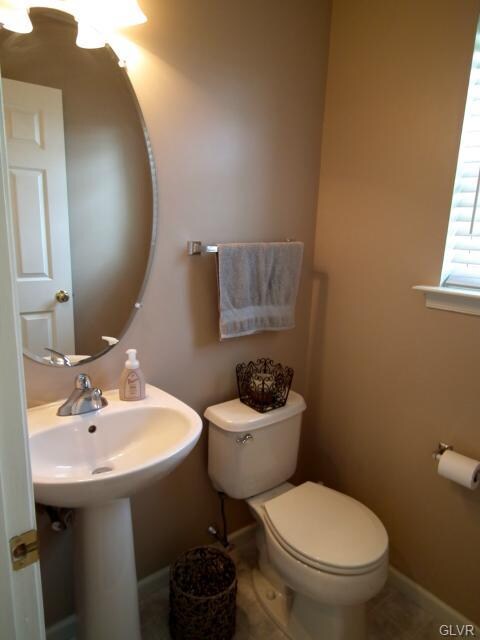 6821 Hunt Dr, Macungie, PA 18062 - photo 5