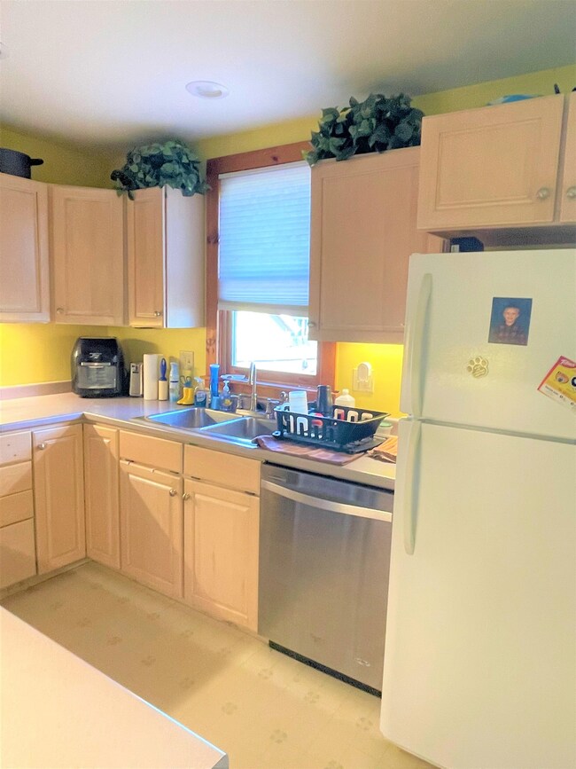 24 Lamoille St, Essex Junction, VT 05452 - photo 4