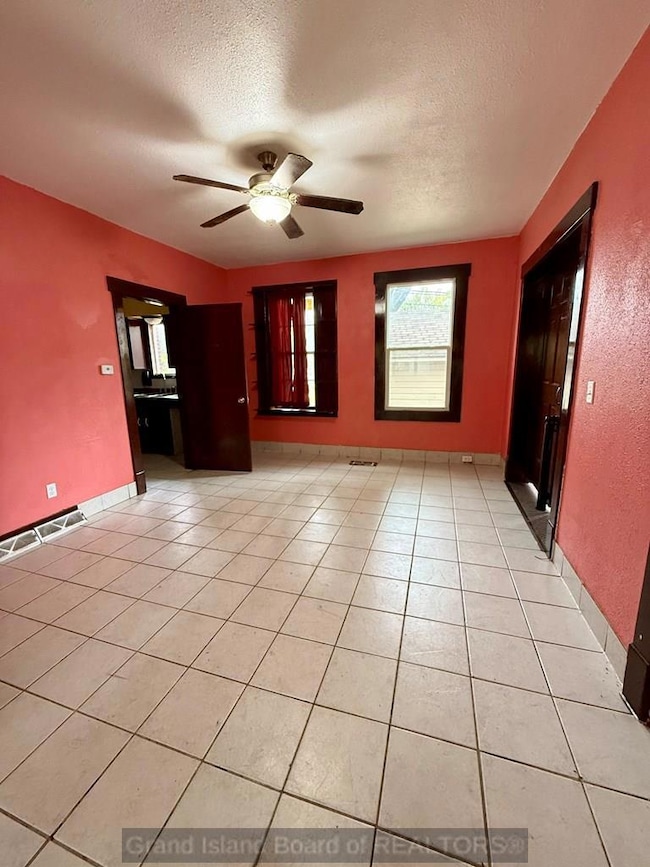 809 N Sycamore St, Grand Island, NE 68801 - photo 4