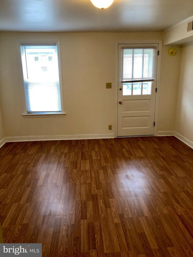 9 Oregon St, Mercersburg, PA 17236 - photo 2